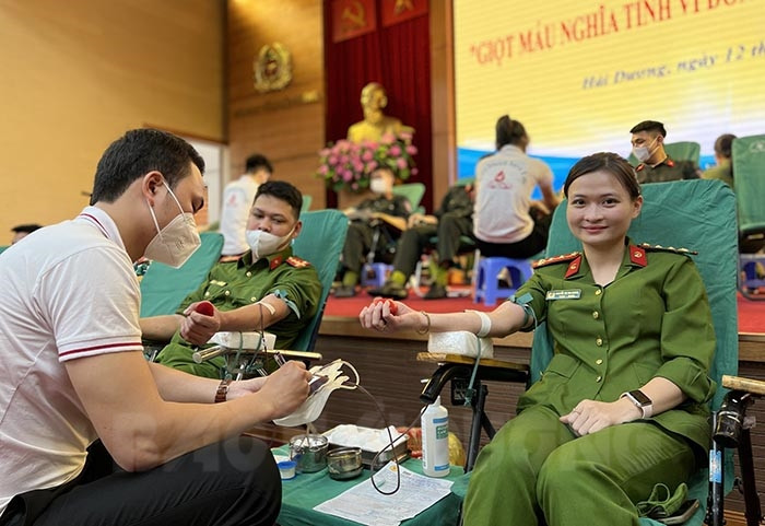 300 cán bộ, chiến sĩ tham gia Chương trình “Giọt máu nghĩa tình vì đồng đội thân yêu”